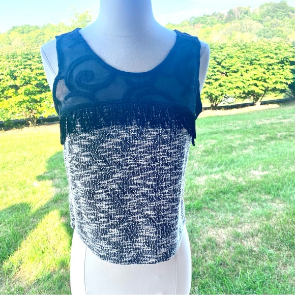 Jessica Simpson Isabeli Sleeveless Top - Picture 3 of 16